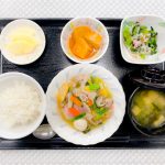 5月15日月曜日　きょうのお昼ごはんは、八宝菜・おろし和え・里芋煮・みそ汁・くだものでした。