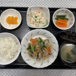 ６月８日木曜日　きょうのお昼ごはんは、挽肉と春雨の中華和え・おからサラダ・だし漬け・みそ汁・くだものでした。