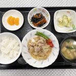 6月22日木曜日　きょうのお昼ごはんは、豚肉の生姜炒め・のり塩ポテト・ひじき煮・みそ汁・くだものでした。