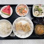 7月21日金曜日　きょうのお昼ごはんは、擬製豆腐・具だくさんおろし・ツナ人参・みそ汁・くだものでした。