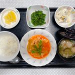 7月11日火曜日　きょうのおひるごはんは、鶏肉のケチャップ炒め・甘酸っぱおさつサラダ・青菜和え・みそ汁・くだものでした。