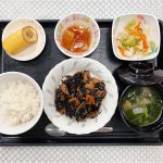 8月9日水曜日　きょうのお昼ごはんは、磯炒め・生姜和え・ひろふき大根・みそ汁・くだものでした。