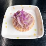 8月30日水曜日　きょうのおやつは、芝芋タルト（沖縄のお菓子）でした。