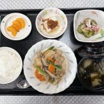 9月2日土曜日　きょうのお昼ごはんは、筑前煮・キュウリとかにかまの梅しょうゆ和え・ちりめん奴・みそ汁・くだものでした。