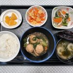 9月13日水曜日　きょうのお昼ごはんは、肉だんごとしいたけのオイスター煮・三色ナムル・人参しりしり・みそ汁・くだものでした。