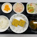 9月30日土曜日　きょうのお昼ごはんは、五目卵焼き・和え物・くずあん・みそ汁・くだものでした。