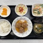 10月4日水曜日　きょうのお昼ごはんは、大根入り豚バーグ・和風コールスロー・梅じゃが・みそ汁・くだものでした。