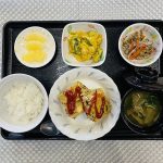 1月19日金曜日　きょうのお昼ごはんは、千草焼き・めかぶ和え・含め煮・みそ汁・果物でした。