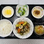 1月13日土曜日　きょうのお昼ごはんは、豚肉と切り昆布の炒め物・わさび和え・ちりめん奴・みそ汁・果物でした。