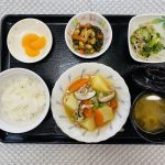 1月25日木曜日　きょうのお昼ごはんは、肉じゃが・青菜の旨味和え・切り昆布煮・みそ汁・果物でした。