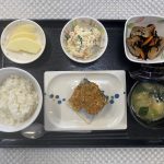 1月15日月曜日　きょうのお昼ごはんは、鰆のねぎみそ焼き・おからサラダ・がんもの煮物・みそ汁・果物でした。