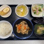 2月26日月曜日　きょうのお昼ごはんは、大豆五目煮・白菜のゆずあん・梅和え・みそ汁・くだものでした。