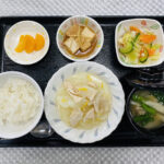 3月25日月曜日　きょうのお昼ごはんは、吉野煮・天かす和え・厚揚げ煮・みそ汁・果物でした。