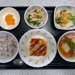 3月16日土曜日　今日のお昼ごはんは、ゆかりごはん・豆腐グラタン・ポトフ・ブロッコリーの卵炒め・果物でした。