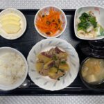 3月30日土曜日　きょうのお昼ごはんは、豚肉とおさつの香味みそ炒め・からし和え・キャロットラぺ・みそ汁・果物でした。