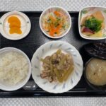 4月20日土曜日　きょうのお昼ごはんは、ふきと鶏肉のバターしょうゆ炒め・煮なます・厚揚げ煮・みそ汁・くだものでした。