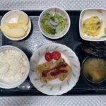 5月24日金曜日　きょうのお昼ごはんは、アスパラハンバーグ・おさつサラダ・生姜和え・みそ汁・くだものでした。