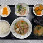 5月30日木曜日　きょうのお昼ごはんは、八宝菜・甘酢和え・かぼちゃ煮・みそ汁・くだものでした。