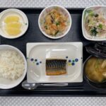 6月28日金曜日　きょうのお昼ごはんは、鯖の山椒焼き・炒りおから・おろし和え・みそ汁・くだものでした。