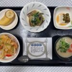 6月29日土曜日　今日のお昼ごはんは、夏越しごはん・和え物・オクラとかつお節奴・そうめん汁・くだものでした。