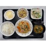 7月19日金曜日　きょうのお昼ごはんは、親子煮・具だくさんおろし・おさつきんぴら・みそ汁・くだものでした。