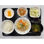 10月18日金曜日　きょうのお昼ごはんは、塩肉じゃが・天かす和え・根菜きんぴら・みそ汁・くだものでした。